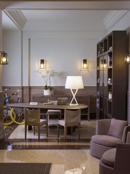 Hotel Victor, Concierge desk