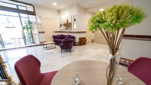 Hotel Sercotel Doña Carmela, Interior entrance