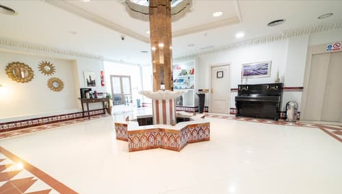 Hotel Sercotel Doña Carmela, Reception