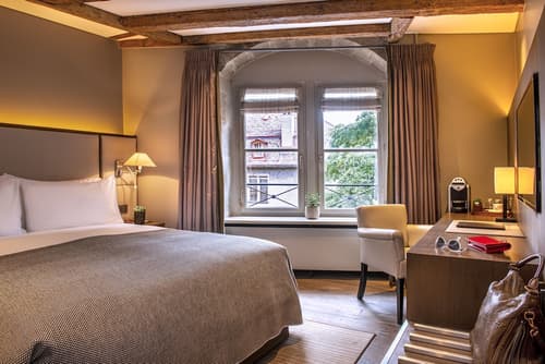 Hôtel Les Armures, Room