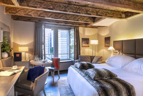 Hôtel Les Armures, Room