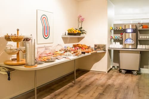 Hotel des Arts, Buffet