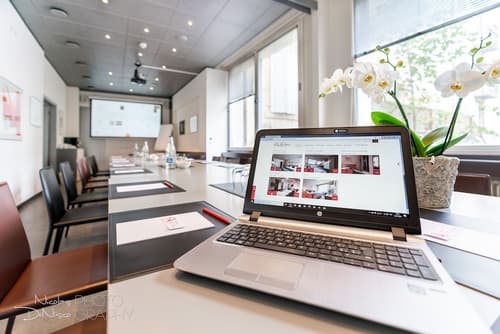 Hotel des Arts, Reception