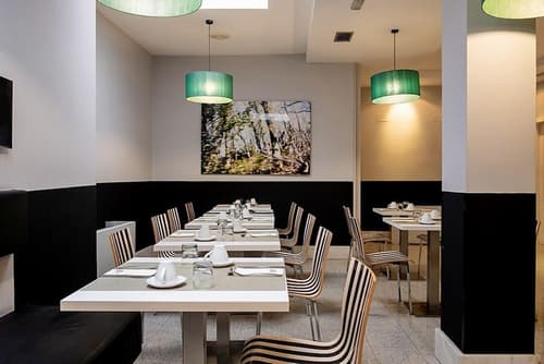 Ikonik Plaza Mercado, Restaurant