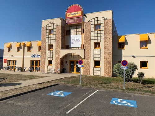 initial by balladins Tours Sud, Front of property