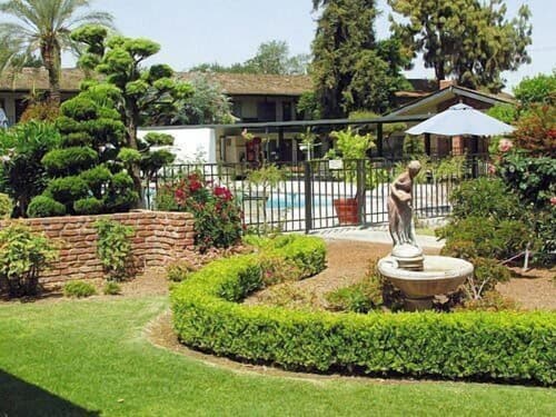 Lamp Liter Inn, Primary image