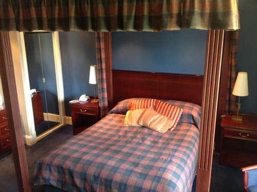 Alexandra Hotel, Room