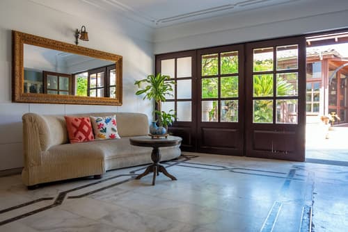 Aspen Hotel - Special Class, Interior entrance