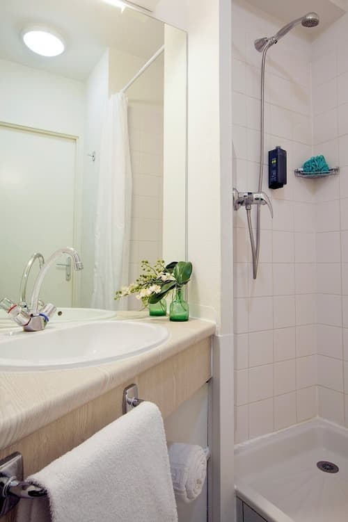 Séjours & Affaires Poitiers Lamartine, Room