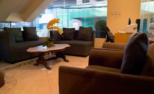 Berjaya Makati Hotel, Lobby lounge