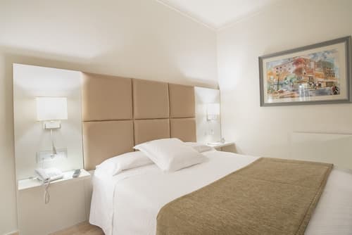Hotel Pirineo Figueres by Pierre and Vacances, Room