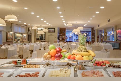 Hotel Pirineo Figueres by Pierre and Vacances, Breakfast area