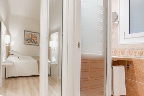 Hotel Pirineo Figueres by Pierre and Vacances, Room