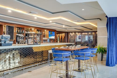 Marenas Beach Resort, Restaurant