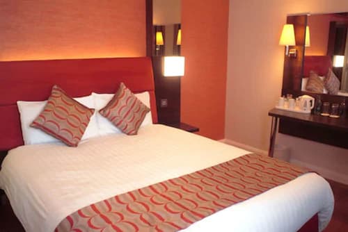 The Dragon Hotel, Room