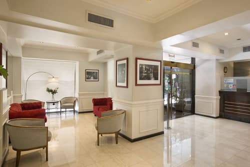 Waldorf Hotel, Reception