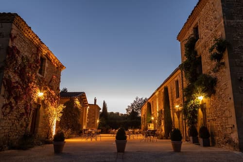 La Villa Romaine, Front of property