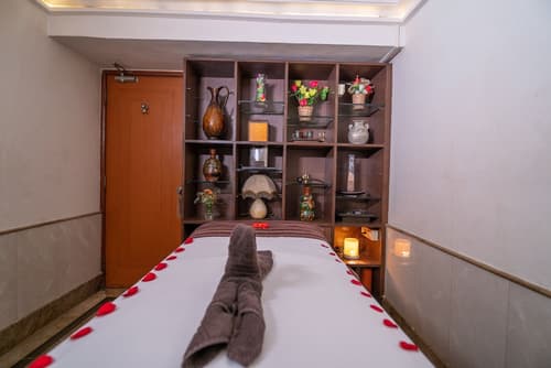 The Accord Metropolitan, Spa