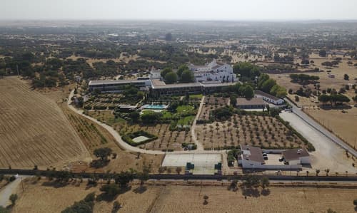 Convento do Espinheiro, Historic Hotel & Spa, Tennis court