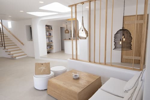 Argo Hotel, Reception