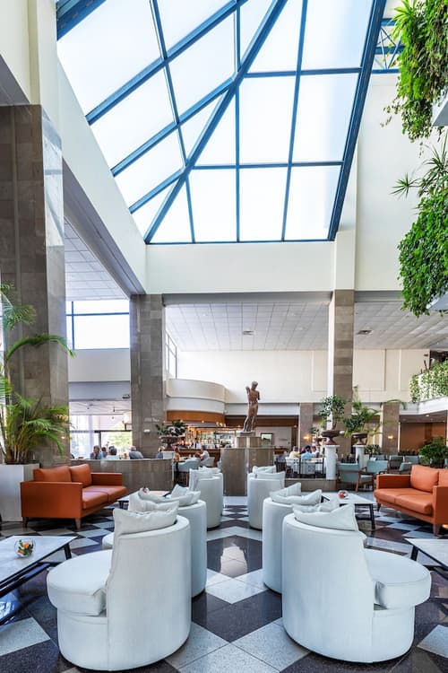 Louis Phaethon Beach, Lobby sitting area