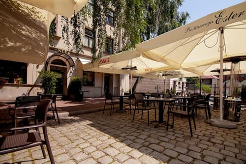 Hotel Ester, Front of property