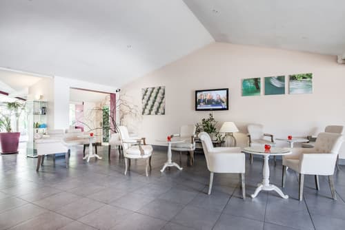 SOWELL HOTELS Domaine de la Petite Isle, Interior entrance