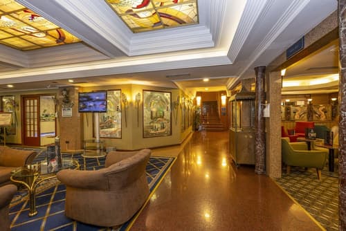 Grand Anka Hotel, Lobby lounge