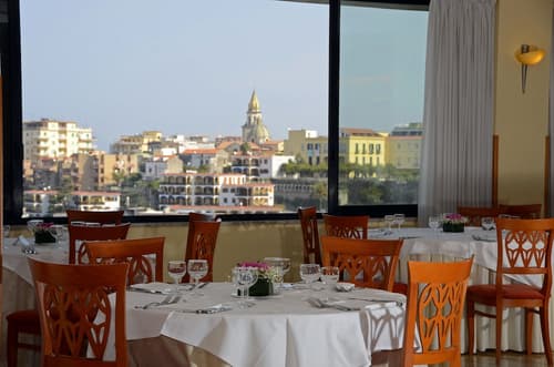 Grand Hotel Moon Valley, Restaurant