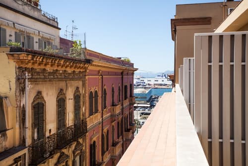 Hotel Italia, Primary image