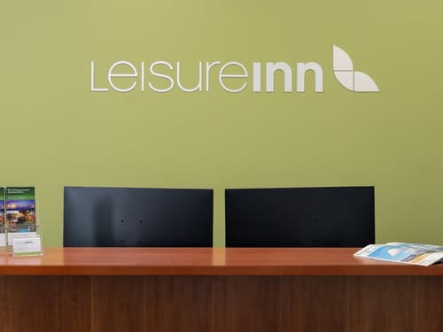 Leisure Inn Spires, Reception