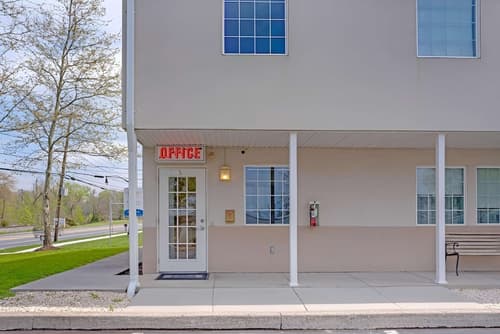 Americas Best Value Inn Gettysburg, Interior entrance