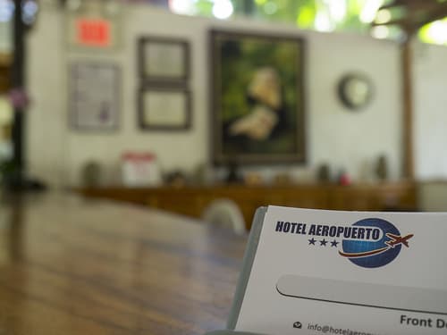 Hotel Aeropuerto, Interior entrance