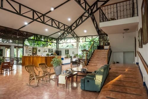 Hotel Aeropuerto, Interior entrance