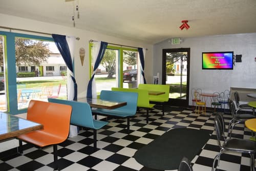 Retro Inn at Mesa Verde, Lobby
