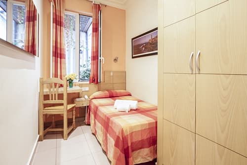 INTER Puerta del Sol - Auto Check-in, Room