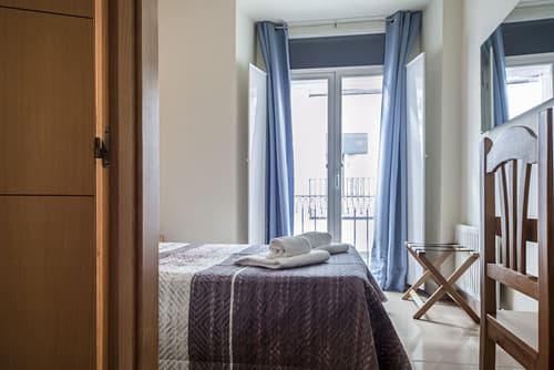 INTER Puerta del Sol - Auto Check-in, Room