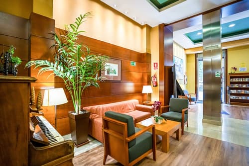 Hotel Victoria 4, Reception