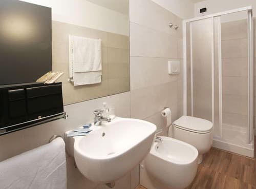 Hotel Mary, Bathroom