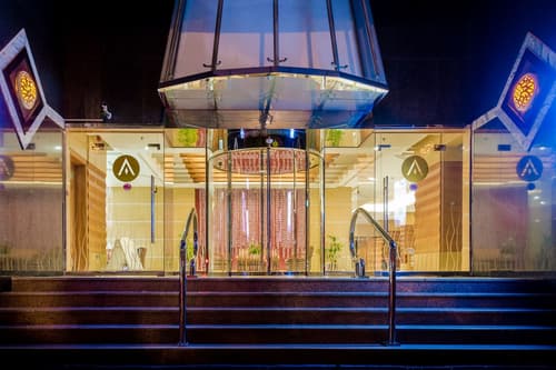 Avenue Hotel, Interior entrance