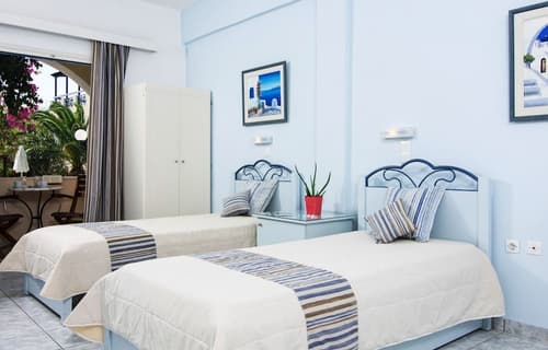 Paradise Resort, Room