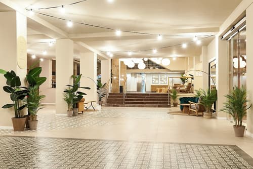 tent Torremolinos, Interior entrance