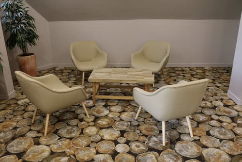 Le Saint Aubert, Interior entrance