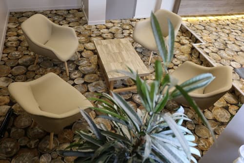 Le Saint Aubert, Interior entrance