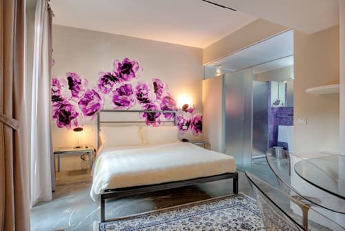 Il Convento dei Fiori di Seta, Primary image