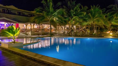 Le Peninsula Bay Beach Resort, Interior entrance