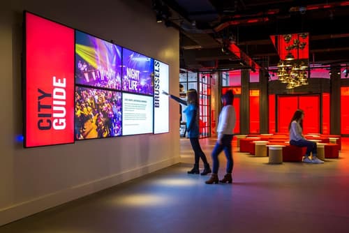 Radisson RED Brussels, Lobby