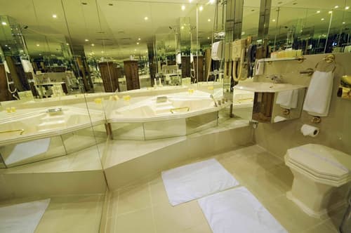 Sun and Sands Hotel, Bathroom