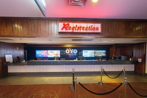 OYO Hotel and Casino Las Vegas, Reception