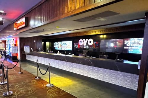 OYO Hotel and Casino Las Vegas, Reception